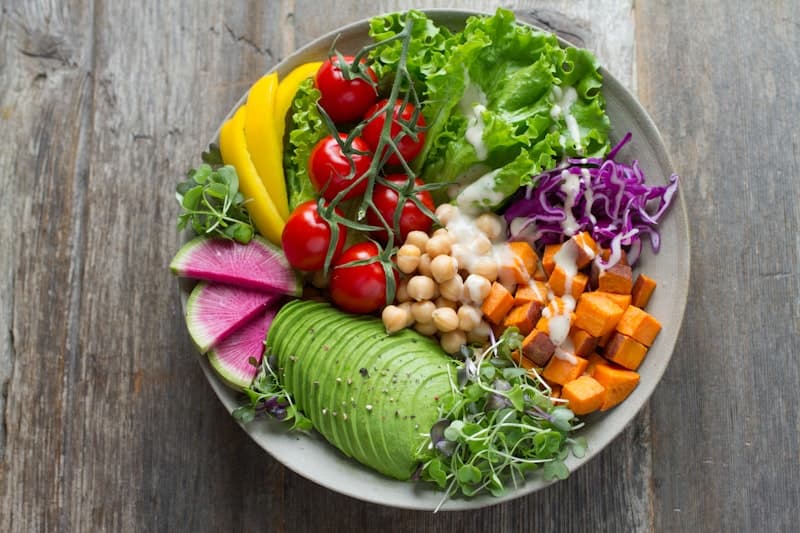 Clear salad bowl with lid for fresh prepared meals